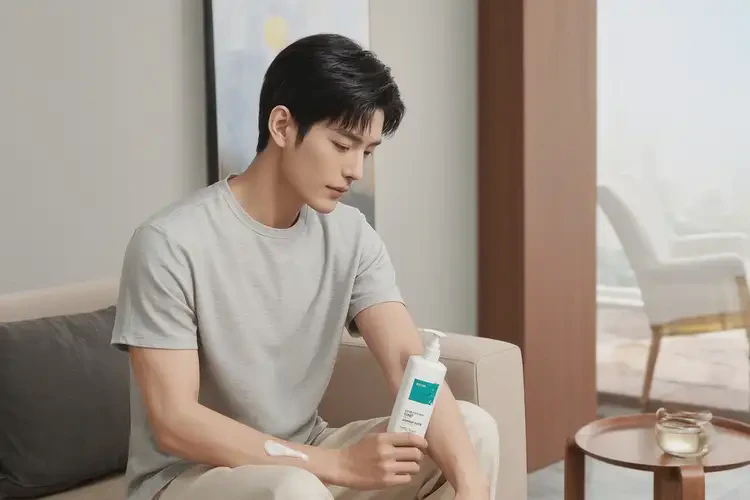 青年人四肢容易長(zhǎng)濕疹不管它會(huì)自己好嗎(圖1)