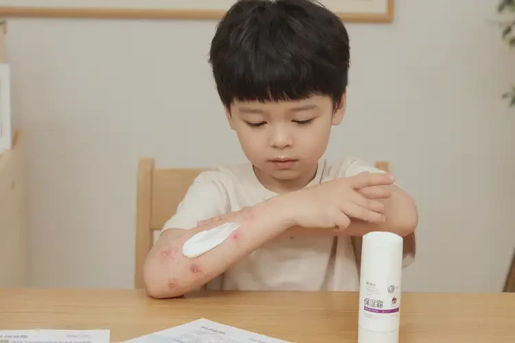 儿童手臂出现湿疹能彻底自愈吗(图1)