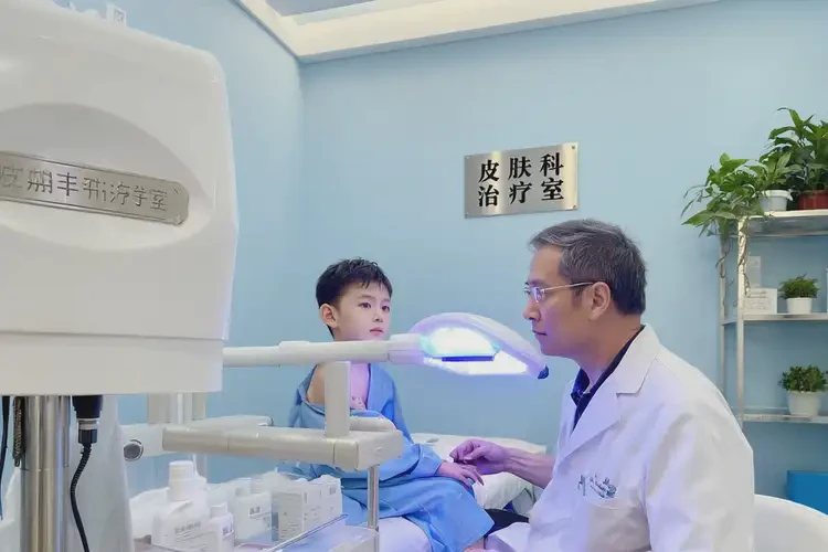 少儿脖子长湿疹能够彻底治愈吗(图2)