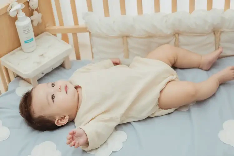 宝宝手臂上起湿疹能彻底自愈吗(图1)