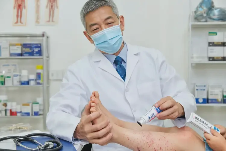 小孩腳上出濕疹能徹底自愈嗎(圖2)