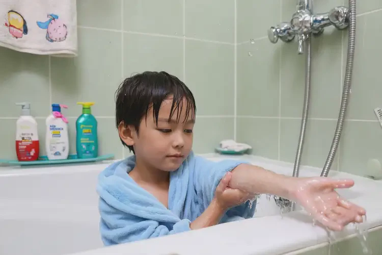 小學生臉上容易長濕疹可以徹底自愈嗎(圖1)