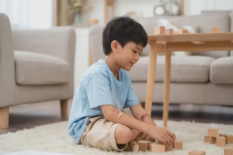 小學(xué)生手臂容易起濕疹能夠徹底治愈嗎(圖1)