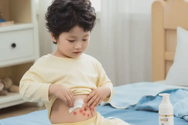 孩子肚子上偶尔起湿疹不管它会自己好吗(图1)