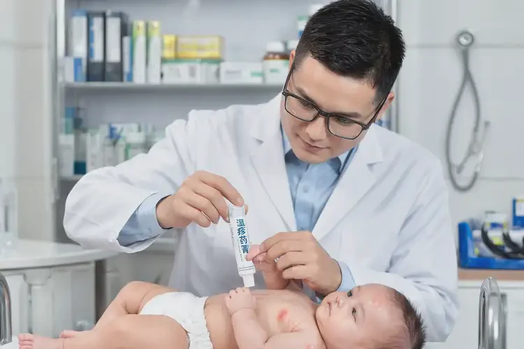 宝宝手臂上起湿疹能彻底自愈吗(图2)