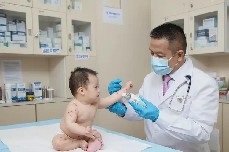 新生兒手臂上經(jīng)常長(zhǎng)濕疹能靠自己自愈嗎(圖2)