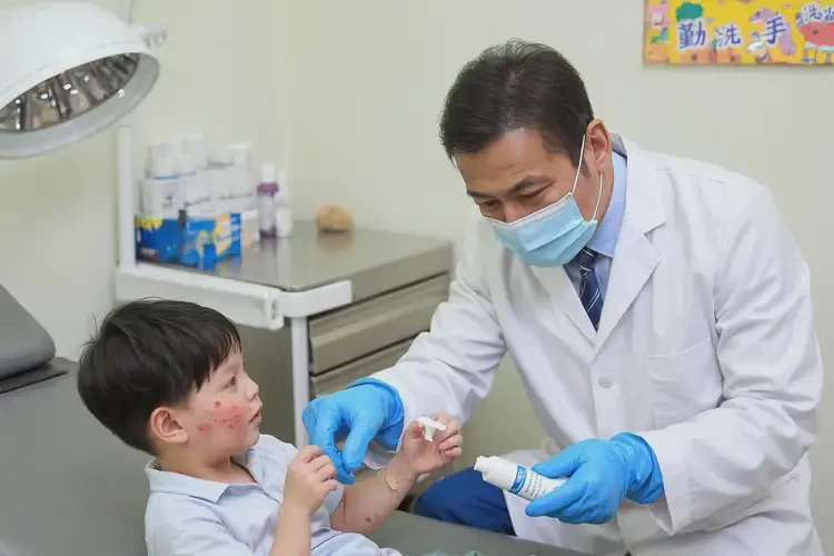 兒童面部容易長濕疹能徹底自愈嗎(圖3)