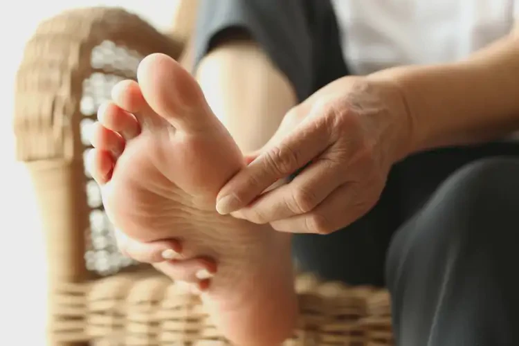 高齡老人腳上偶爾起濕疹能夠徹底治愈嗎(圖2)