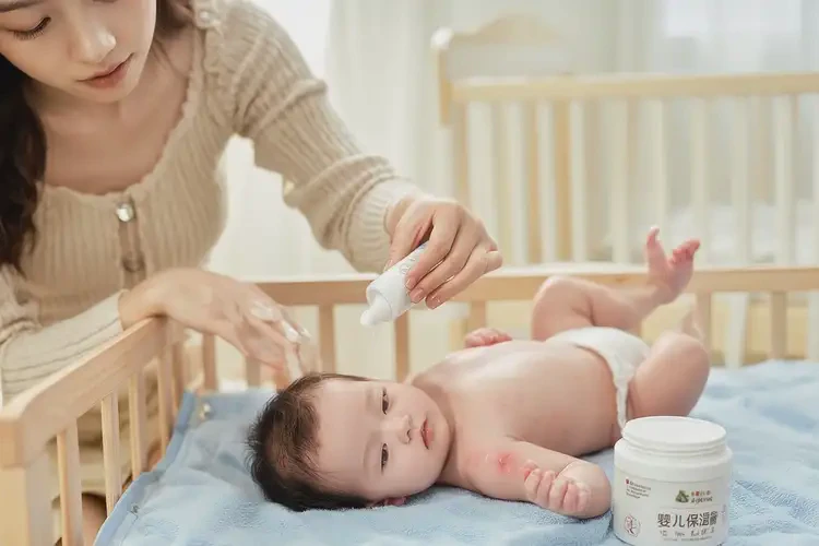 新生兒脖子上偶爾長濕疹能夠徹底治愈嗎(圖3)