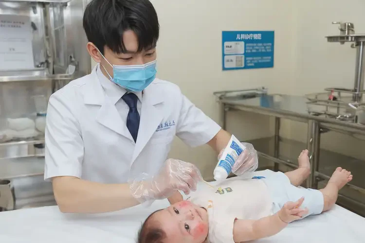 嬰兒四肢有濕疹不管它會自己痊愈嗎(圖3)