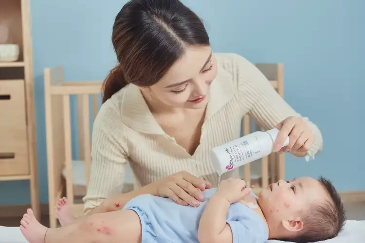 嬰兒脖子上偶爾長濕疹可以徹底自愈嗎(圖3)