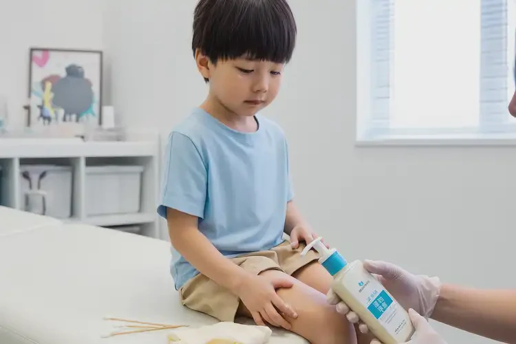小孩小腿上長(zhǎng)濕疹能夠徹底治愈嗎(圖3)