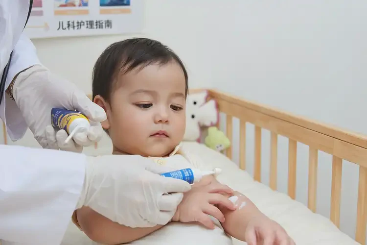 寶寶身上出現(xiàn)濕疹可以徹底自愈嗎(圖3)