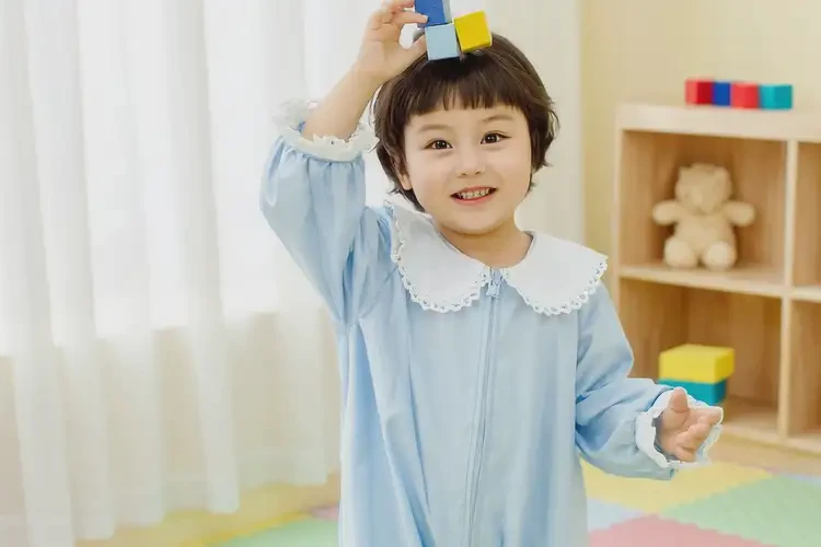 少兒手臂上出濕疹不管它會(huì)自己好嗎(圖1)