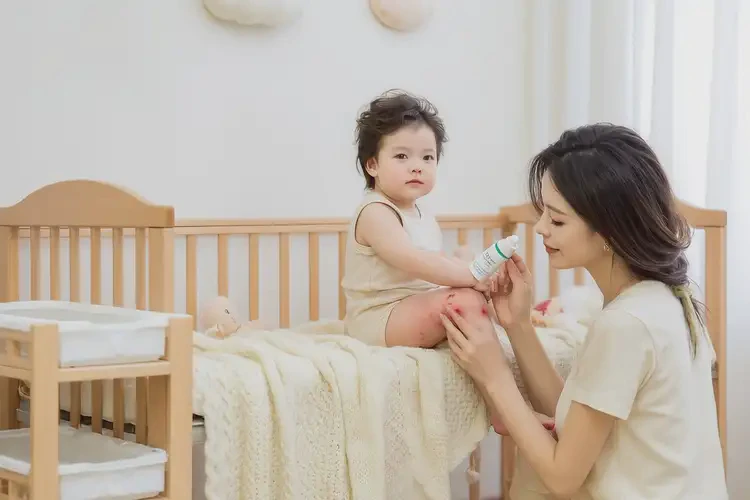 嬰幼兒腳上容易起濕疹不管它會(huì)自己自愈嗎(圖3)