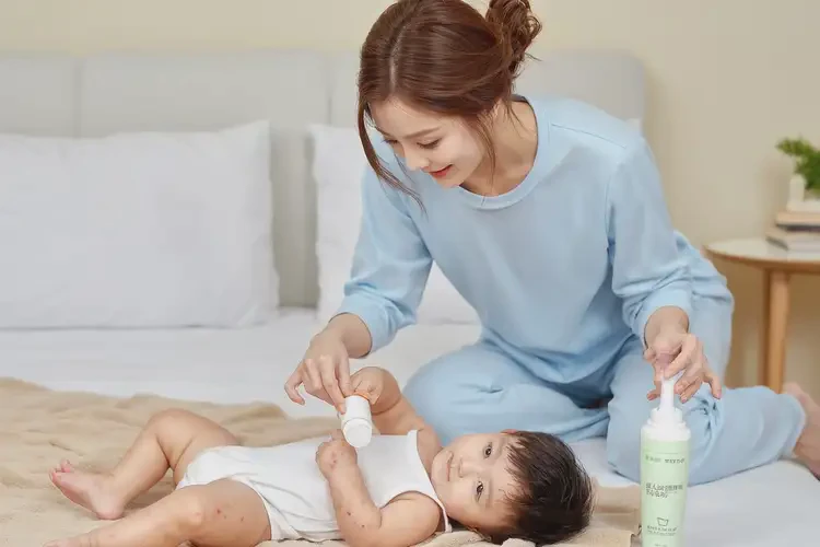嬰幼兒手臂上起濕疹不管它會(huì)自己好嗎(圖3)