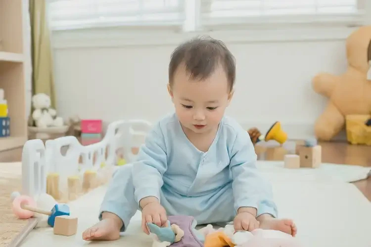 嬰幼兒脖子長濕疹不管它會自己好嗎(圖1)