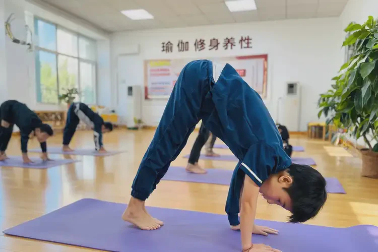 中學(xué)生臉上有濕疹不管它會(huì)自己好嗎(圖1)