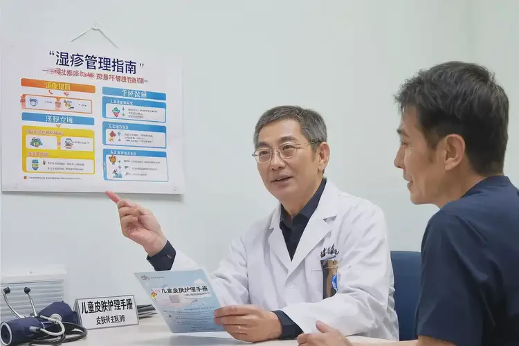 少儿脸上起湿疹不管它会自己自愈吗(图1)