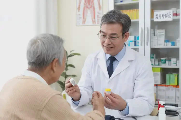 老年人手臂上長(zhǎng)濕疹不管它會(huì)自己自愈嗎(圖2)