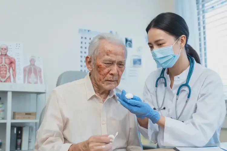 老年人臉上長(zhǎng)濕疹能夠徹底治愈嗎(圖3)