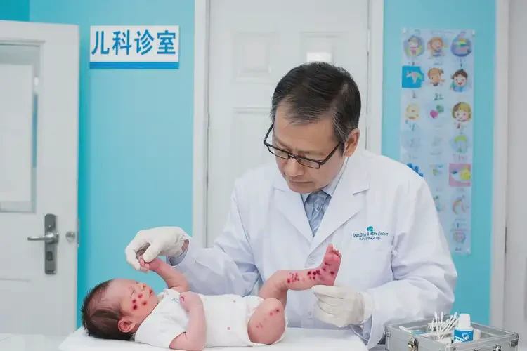 新生儿小腿上出湿疹可不可以彻底自愈(图1)