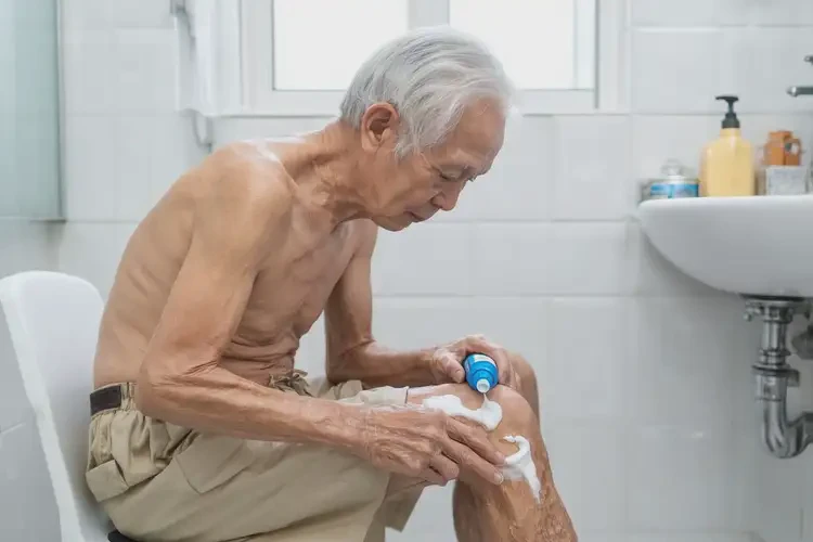 老年人小腿上容易起濕疹不管它會(huì)自己痊愈嗎(圖2)