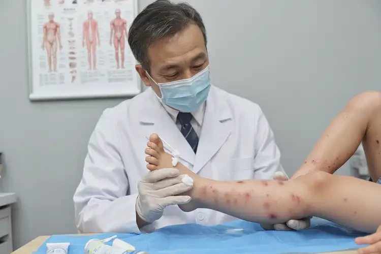 孩子腳上出現(xiàn)濕疹不管它會自己痊愈嗎(圖3)