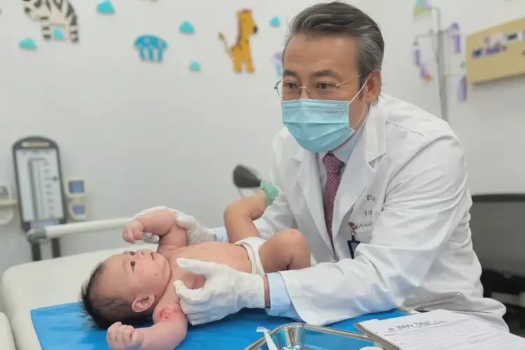 嬰兒脖子經(jīng)常長(zhǎng)濕疹能夠徹底治愈嗎(圖2)