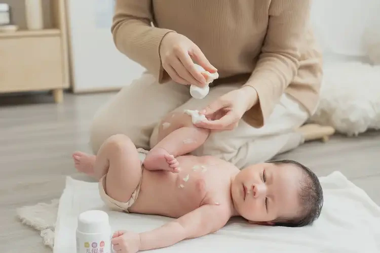 小兒屁股容易長(zhǎng)濕疹能徹底自愈嗎(圖3)