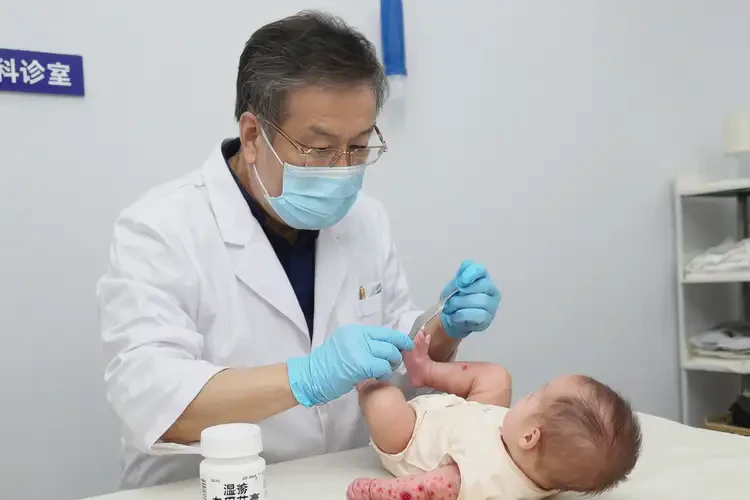 嬰兒小腿經常起濕疹不管它會自己好嗎(圖2)