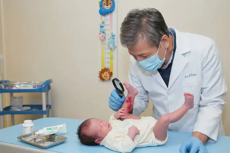 新生兒大腿上有濕疹能靠自己自愈嗎(圖2)