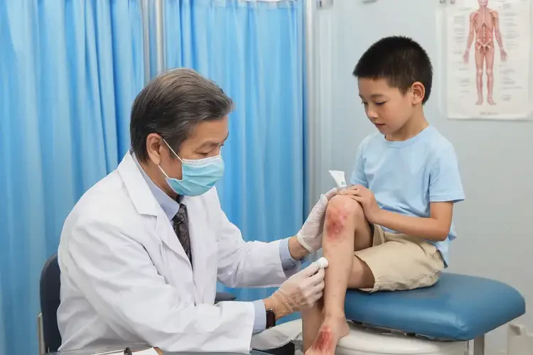 小孩小腿上經常長濕疹不管它會自己自愈嗎(圖3)