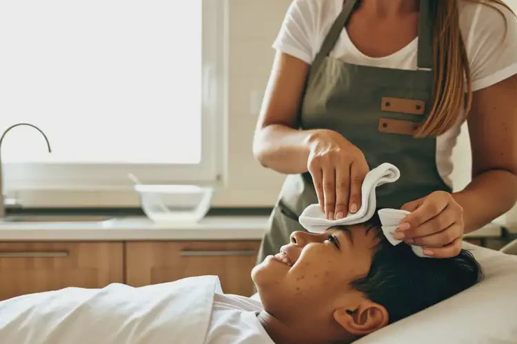 孩子臉上有濕疹不管它會(huì)自己好嗎(圖1)