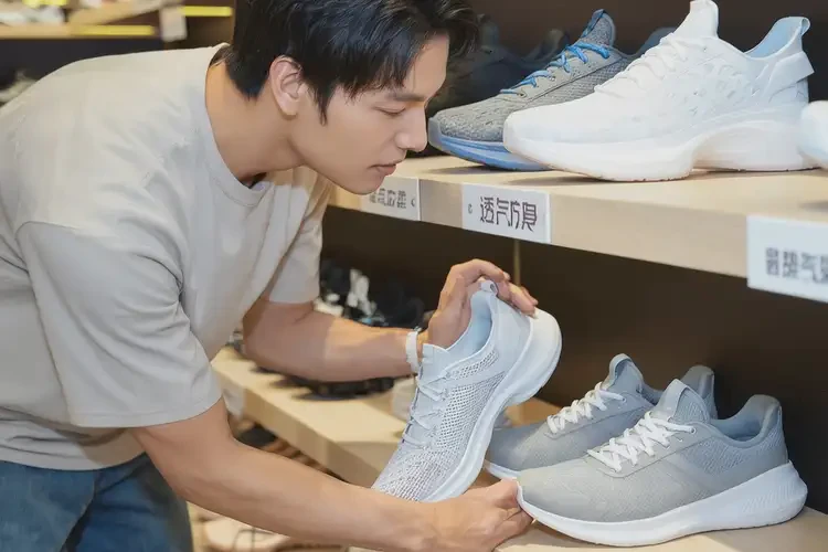 青年人腳上經(jīng)常起濕疹不管它會(huì)自己自愈嗎(圖1)