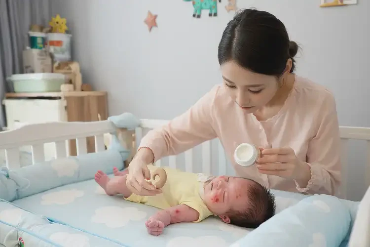 宝宝手臂容易长湿疹能靠自己自愈吗(图3)