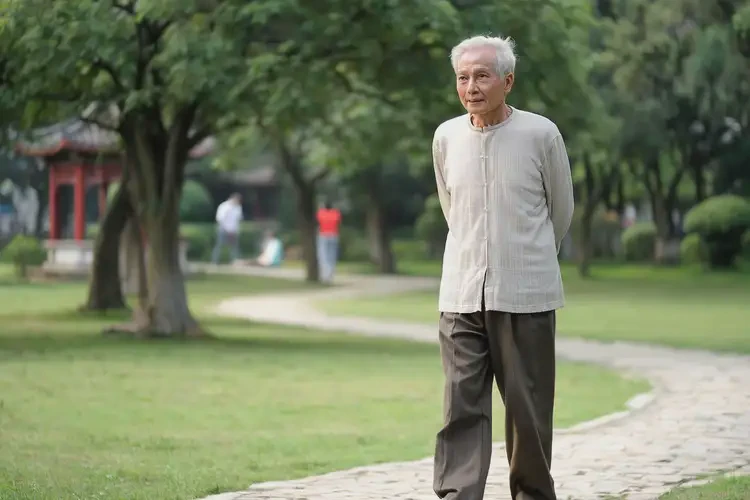 高齡老人小腿上經(jīng)常長濕疹能不能徹底自愈(圖1)