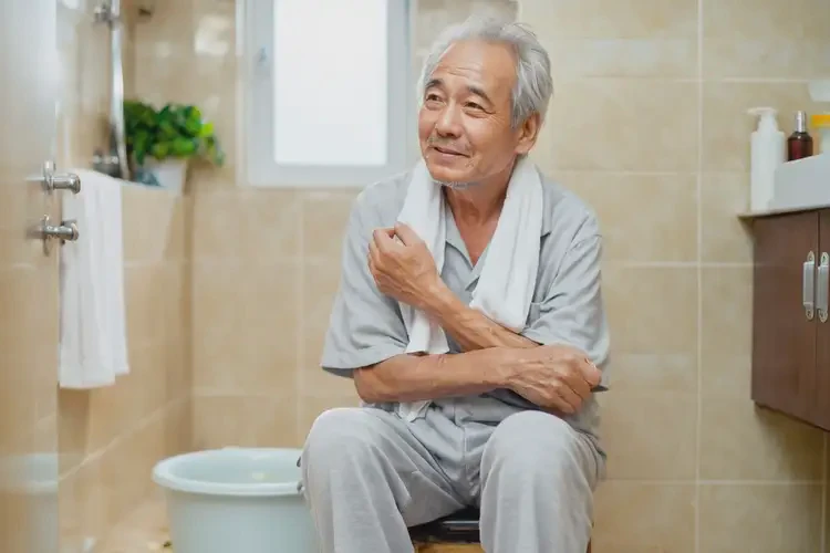 老年人屁股經(jīng)常起濕疹能徹底自愈嗎(圖1)