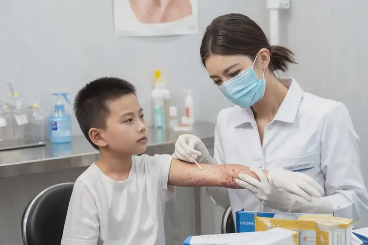 小兒臉上起濕疹能夠徹底治愈嗎(圖2)