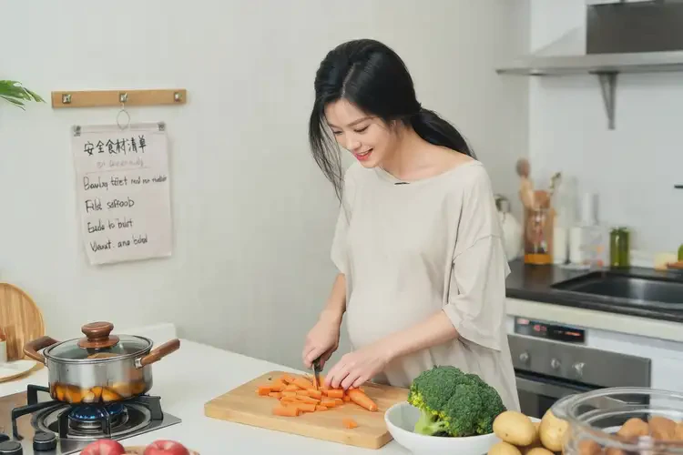 哺乳期媽媽腳上偶爾長濕疹不管它會自己好嗎(圖1)