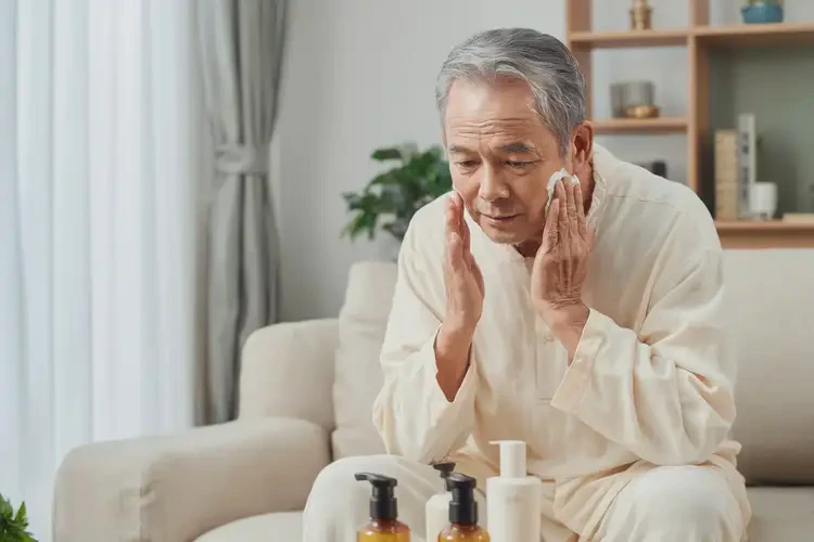 高齡老人脖子容易起濕疹能夠徹底治愈嗎(圖1)