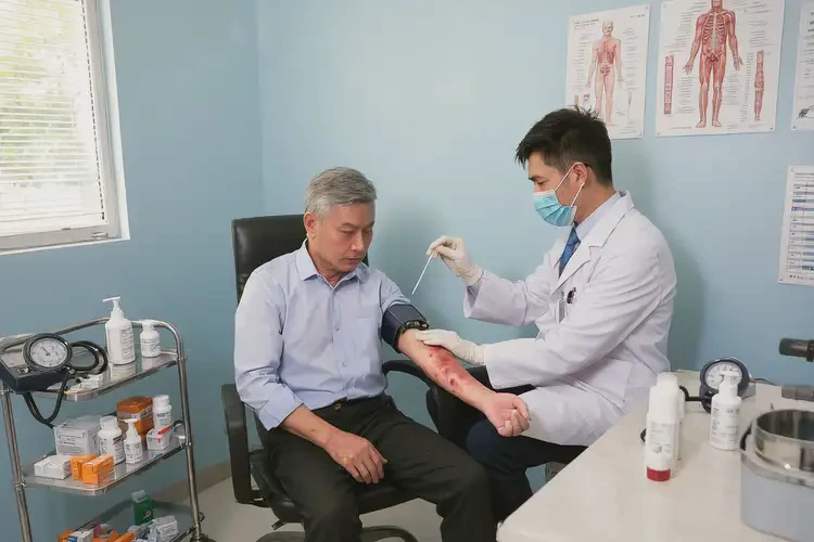 男人手臂上容易長(zhǎng)濕疹能夠徹底治愈嗎(圖3)