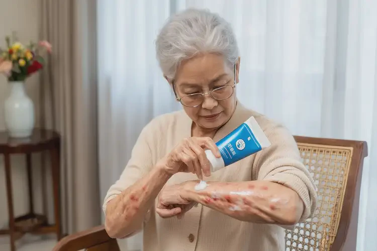 高齡老人脖子上容易長濕疹可以徹底自愈嗎(圖2)