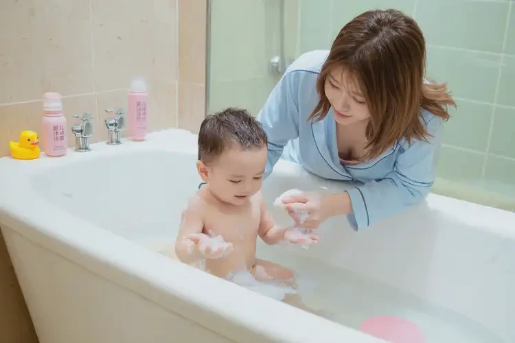 小兒大腿容易起濕疹能夠徹底治愈嗎(圖3)