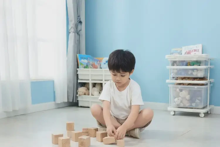 少儿脖子上有湿疹不管它会自己自愈吗(图1)