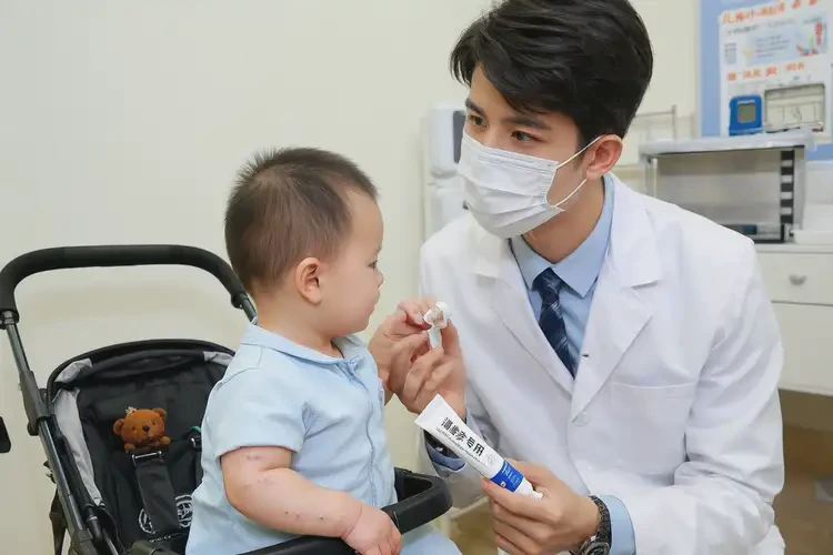 寶寶四肢經(jīng)常起濕疹能靠自己自愈嗎(圖2)