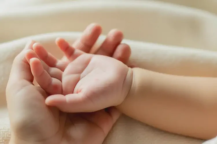 嬰兒手上有濕疹能夠徹底治愈嗎(圖4)