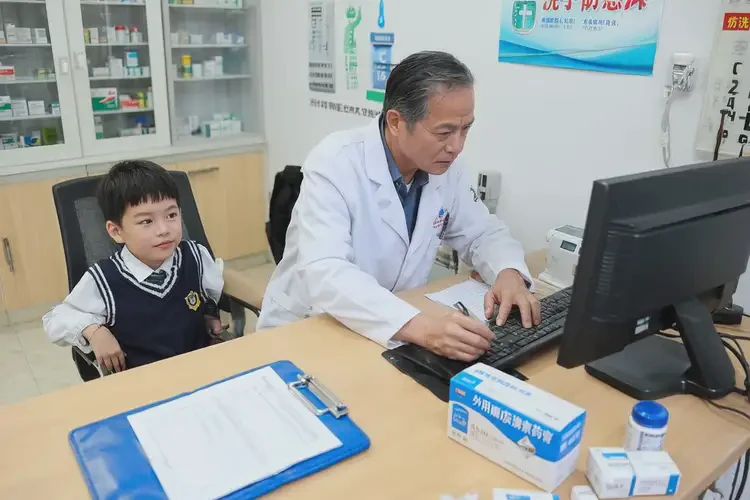 小學(xué)生手上容易起濕疹能靠自己自愈嗎(圖1)