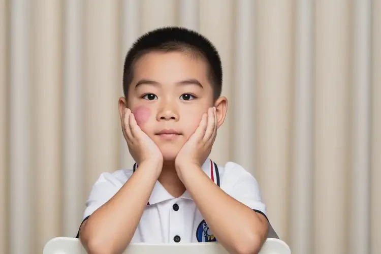 小学生面部有湿疹能靠自己自愈吗(图1)