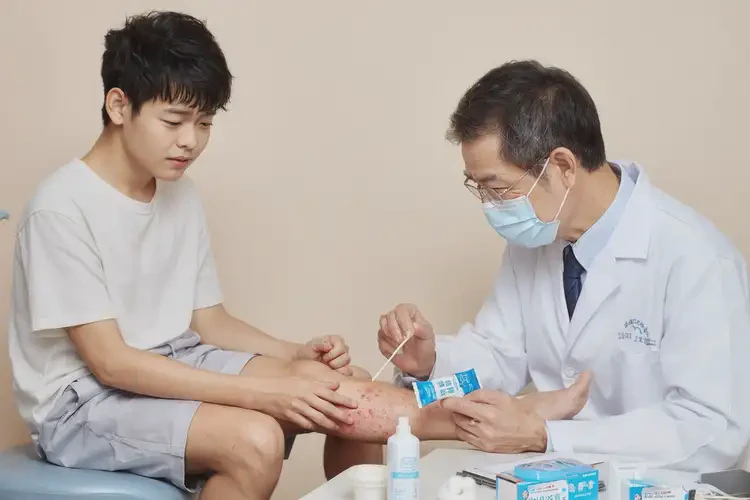 青少年小腿上有濕疹能靠自己自愈嗎(圖3)